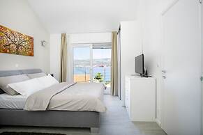 Stunning Villa Avalon for 9 Pool 2 Mins to Beach