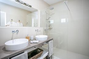 Stunning Villa Avalon for 9 Pool 2 Mins to Beach