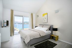 Stunning Villa Avalon for 9 Pool 2 Mins to Beach