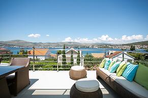 Stunning Villa Avalon for 9 Pool 2 Mins to Beach