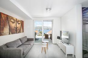 Stunning Villa Avalon for 9 Pool 2 Mins to Beach