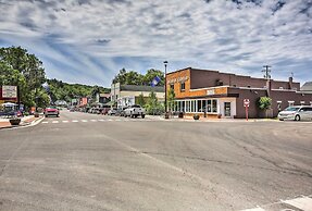 Elegant Stone Cottage: Steps to Crystal Lake Beach