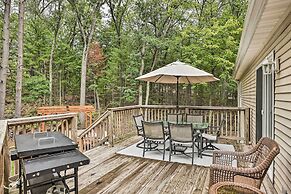 Charming Pentwater Home w/ Fire Pit & Yard!