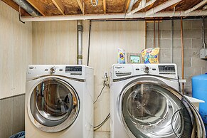 Charming Pentwater Home w/ Fire Pit & Yard!