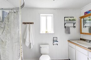 Charming Montrose Family Home: Block to Downtown!