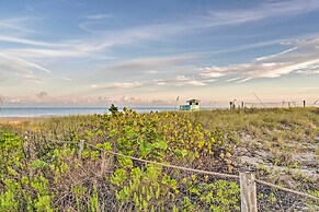Central Venice Apartment w/ Balcony, Walk to Beach