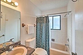 Central Venice Apartment w/ Balcony, Walk to Beach