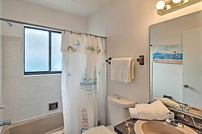 Central Venice Apartment w/ Balcony, Walk to Beach