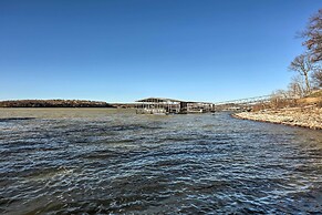 Shared Boat Dock: Lakefront Grove Getaway!