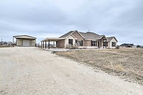 Secluded Krum Home, 18 Mi to Lake Ray Roberts
