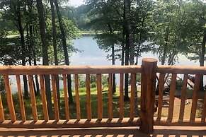 Four-season Lake Cabin w/ Canoe & Paddle Boat!