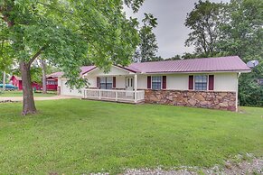 Yard + 15' Boat Slip: Waterfront Grove Getaway
