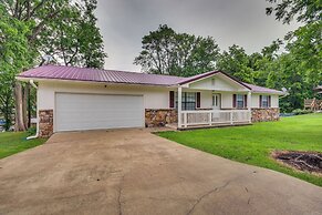 Yard + 15' Boat Slip: Waterfront Grove Getaway
