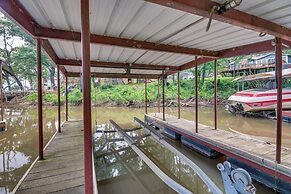 Yard + 15' Boat Slip: Waterfront Grove Getaway