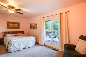 The Fusion Retreat on 4 Acres: Hike On-site!