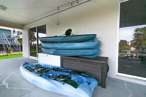 Bright Bayfront Home < 2 Mi to Hernando Beach!