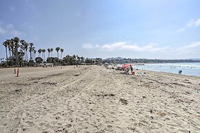 Cozy-chic Condo: Walk to Beach & Park!