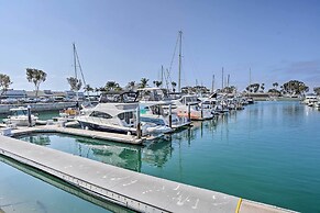 Cozy-chic Condo: Walk to Beach & Park!