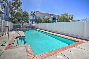 Cozy-chic Condo: Walk to Beach & Park!