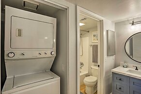 Cozy-chic Condo: Walk to Beach & Park!