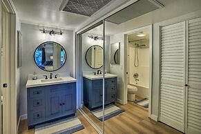 Cozy-chic Condo: Walk to Beach & Park!