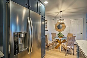 Cozy-chic Condo: Walk to Beach & Park!