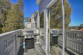 Cozy-chic Condo: Walk to Beach & Park!