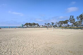 Cozy-chic Condo: Walk to Beach & Park!