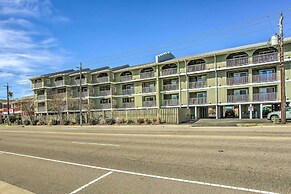 Cozy Carolina Beach Condo w/ Ocean Views!