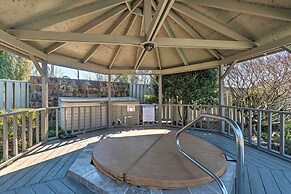 Waterfront Condo w/ Pool Access in Hot Springs