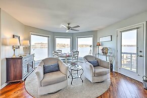 Waterfront Condo w/ Pool Access in Hot Springs