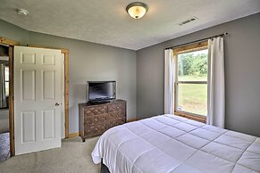 Mountain Home Cottage w/ Deck on White River!