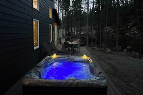 1 Mi to St Marys Glacier Trail: Modern Mtn Cabin!