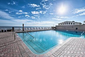Oceanfront Daytona Beach Club Studio w/ Balcony!