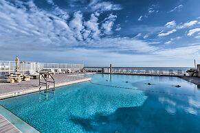 Oceanfront Daytona Beach Club Studio w/ Balcony!