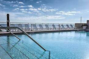 Oceanfront Daytona Beach Club Studio w/ Balcony!