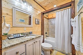 'falling Star' Eagletown Cabin w/ Hot Tub: Pets OK