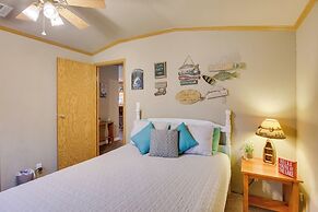 Cozy Lake Eufaula Hideaway w/ Fire Pit & Hot Tub!