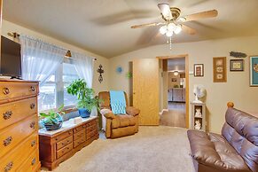 Cozy Lake Eufaula Hideaway w/ Fire Pit & Hot Tub!