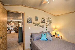 Cozy Lake Eufaula Hideaway w/ Fire Pit & Hot Tub!