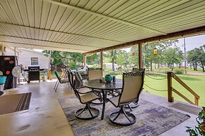 Cozy Lake Eufaula Hideaway w/ Fire Pit & Hot Tub!