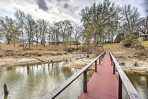 Family Alba Home w/ Boat Dock on Lake Fork!