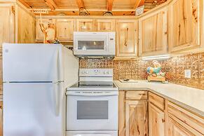 Ruidoso Cabin w/ Hot Tub - 2 Mi to Grindstone Lake