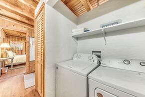 Ruidoso Cabin w/ Hot Tub - 2 Mi to Grindstone Lake