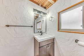 Ruidoso Cabin w/ Hot Tub - 2 Mi to Grindstone Lake