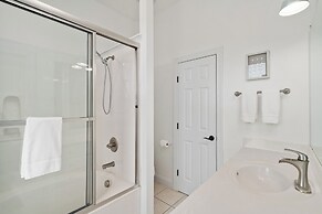 'coastal Vista' - Walk to Emerald Isle Beach!