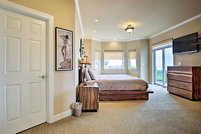 Oceanfront South Beach Home w/ Hot Tub & Sauna