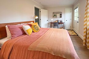 Charming Carrboro Home - Walk to Downtown!