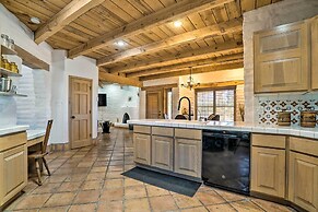 Las Cruces Home 'La Casa Blanca' w/ Courtyard