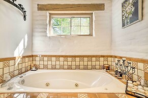 Las Cruces Home 'La Casa Blanca' w/ Courtyard